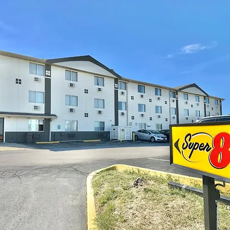 Super 8 By Wyndham Bloomington Hotel